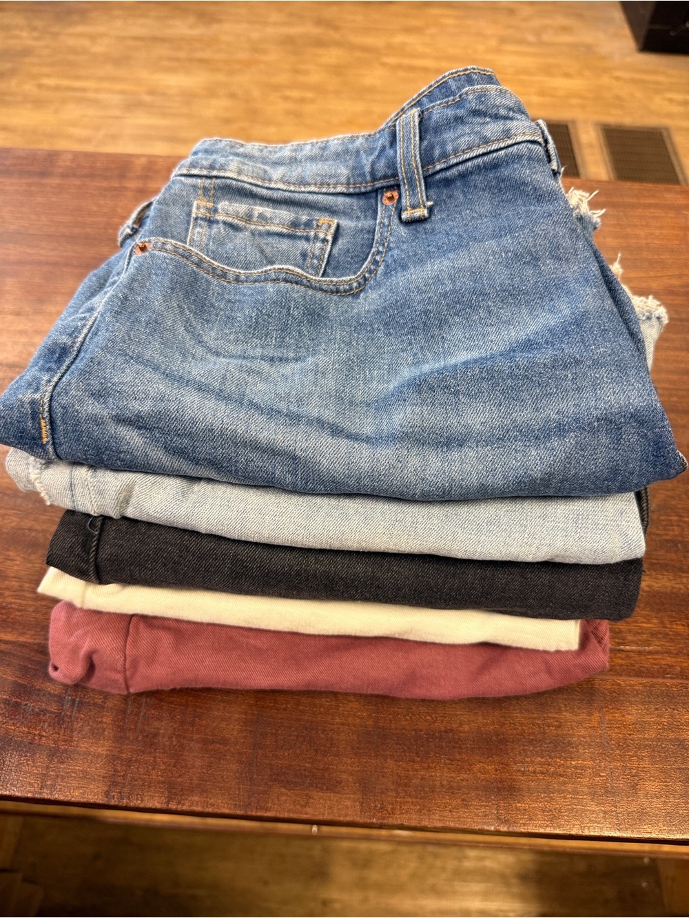 5 pair bundle: Gap and Old Navy 4” high waist cutoff shorts 🩳